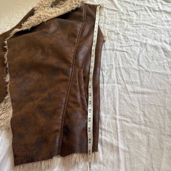Mo-ka Linz Faux Fur Shearling Vest Brown and Tan sz small - Picture 8 of 9